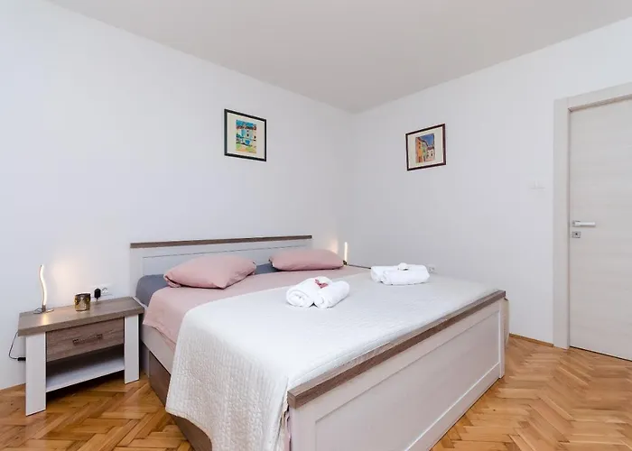 Cetina Apartment *