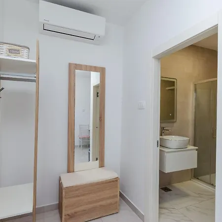 Zdenko Apartment *
