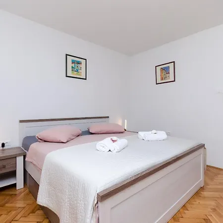 Zdenko Apartment *